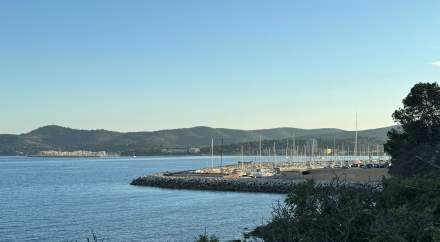 Hôtel Bord de Plage Var, Lavandou · Les Flots Bleus 