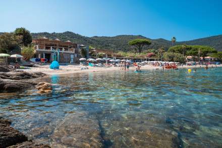 Hôtel Bord de Plage Var, Lavandou · Les Flots Bleus 