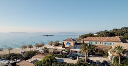 Hôtel Bord de Plage Var, Lavandou · Les Flots Bleus 