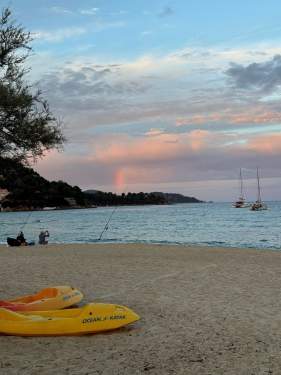 Hôtel Bord de Plage Var, Lavandou · Les Flots Bleus 